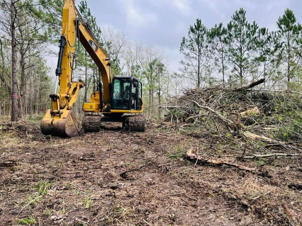 Stronghold Vegetation Management 16710 County Rd 569 Rosharon, TX 77583, USA 281 369 0321 commercial weed control (1)